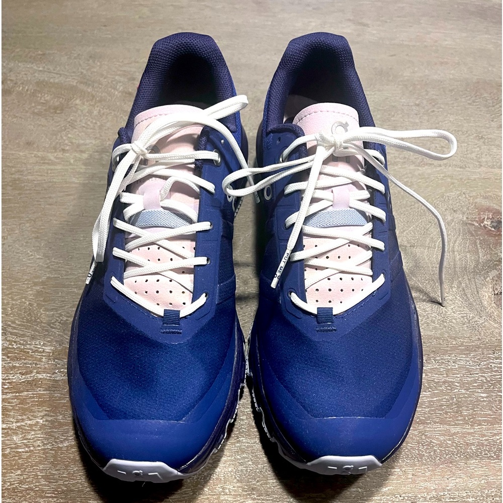 ON Trail Running Sneakers, CloudVenture, Size 8 (Women’s)